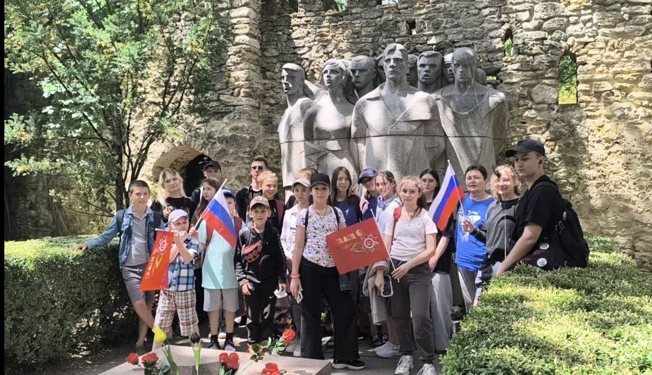В Международный день защиты детей ребята из городского округа город Новая Каховка посетили биосферный заповедник «Аскания-Нова» .