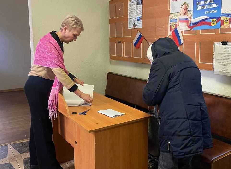 Рабочие будни администрации территориального управления Таврийск.