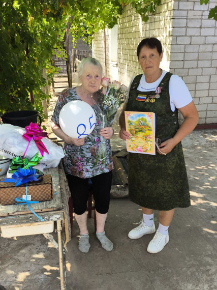 Жительницу села Тополевка поздравили с юбилеем. Жительницу села Тополевка поздравили с юбилеем.