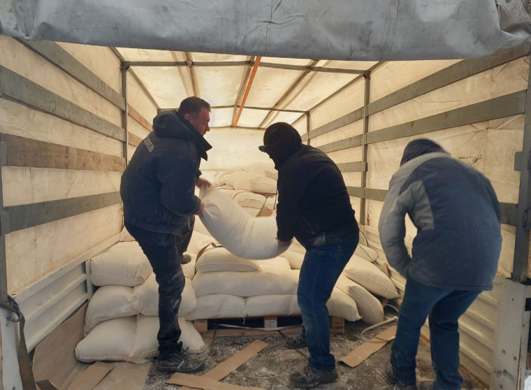 В Новую Каховку привезли гуманитарную помощь. В Новую Каховку привезли гуманитарную помощь.