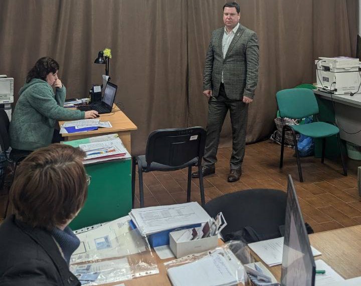 Виталий Гура посетил местное отделение Пенсионного фонда. Виталий Гура посетил местное отделение Пенсионного фонда.